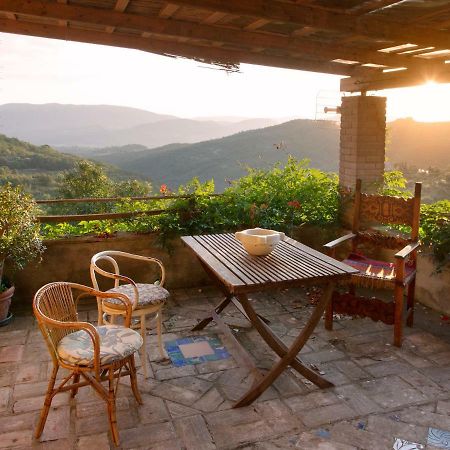 Casa La Valle, Gubbio, Frazione Santa Cristina Bed and Breakfast Buitenkant foto